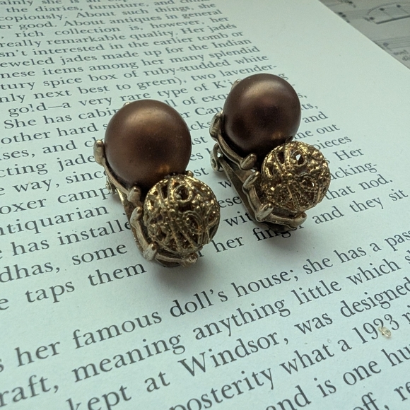 Elegant Gold and Brown Clip-On Earrings - Picture 1 of 7